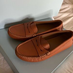 NWT Women’s Tan Leather Loafers Galerie Des Tanneurs